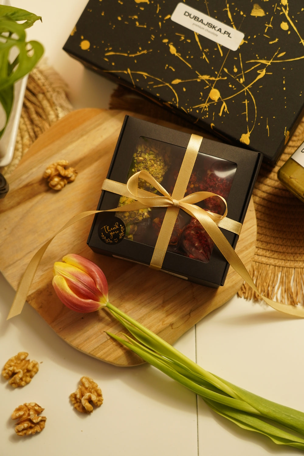 zdjęcie z góry prezent na walenynki daktyle